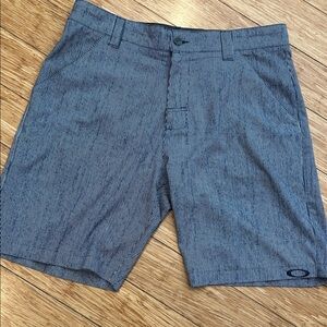 Oakley Men's Golf Core Hybrid 9” Rise Pinstriped Blue White Shorts Men’s 34
